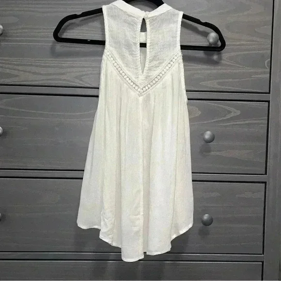 Volcom  Tank - Picture 2 of 5